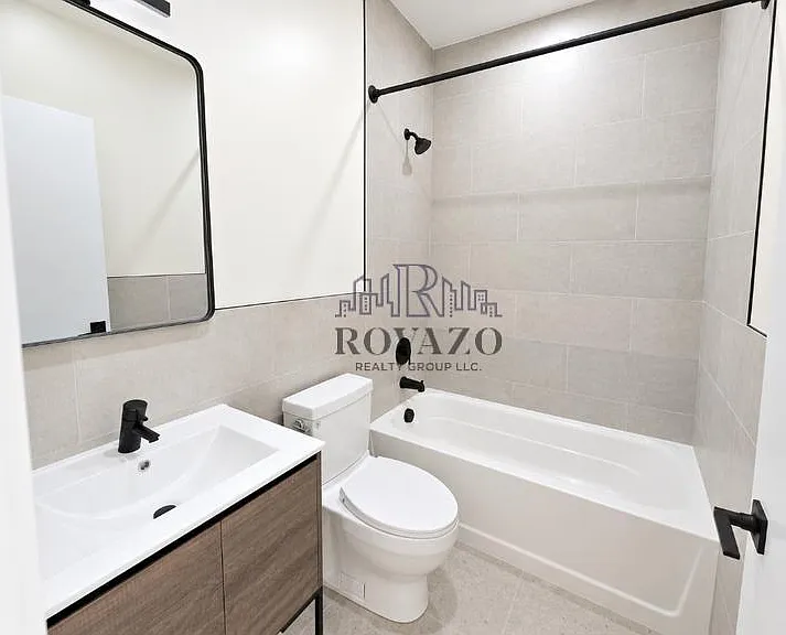 4 bed, 900 sqft, $3,050 — Photo 4