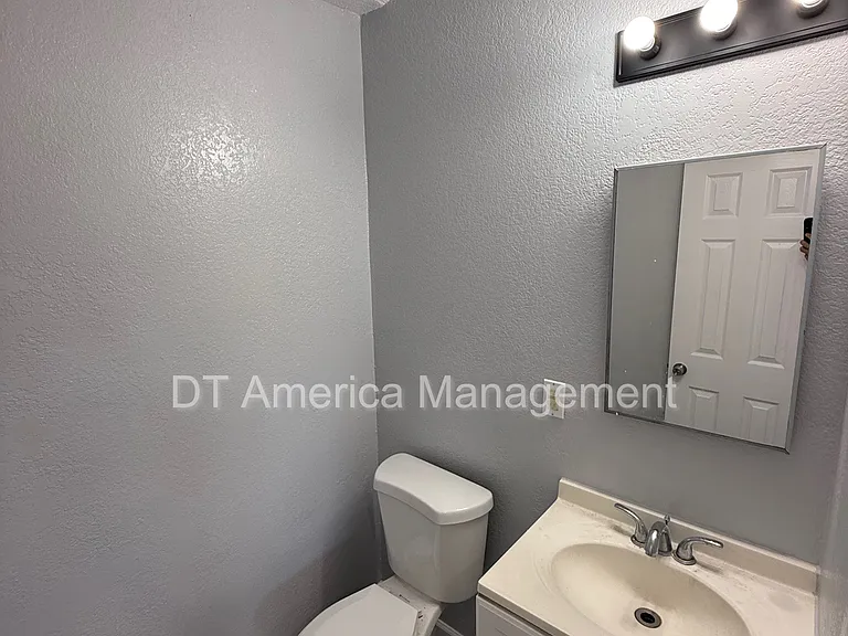 6879 Amherst St — Photo 20