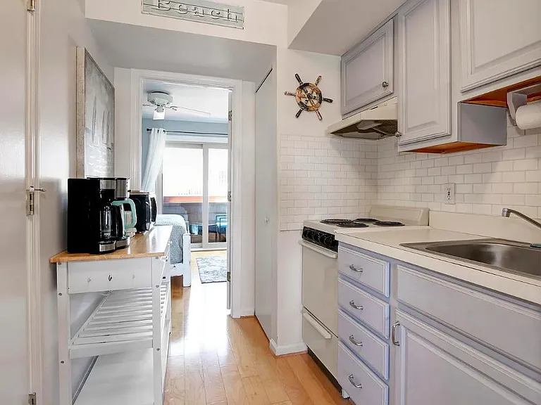 330 42nd St S #B15 — Photo 9