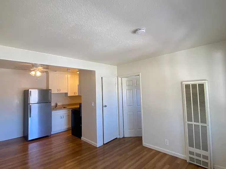 1101 Frankfurt Ave #7 — Photo 3