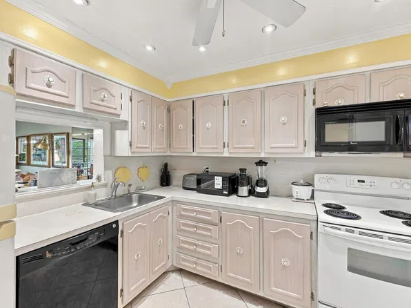 3940 NW 42ND Avenue #313, Lauderdale Lakes, FL 33319