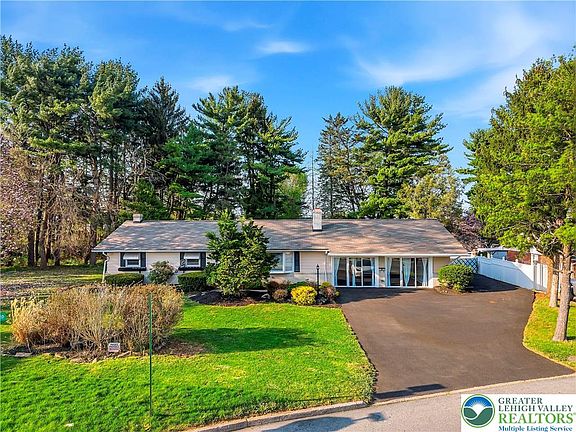 4th image of 1319 Overlook Rd