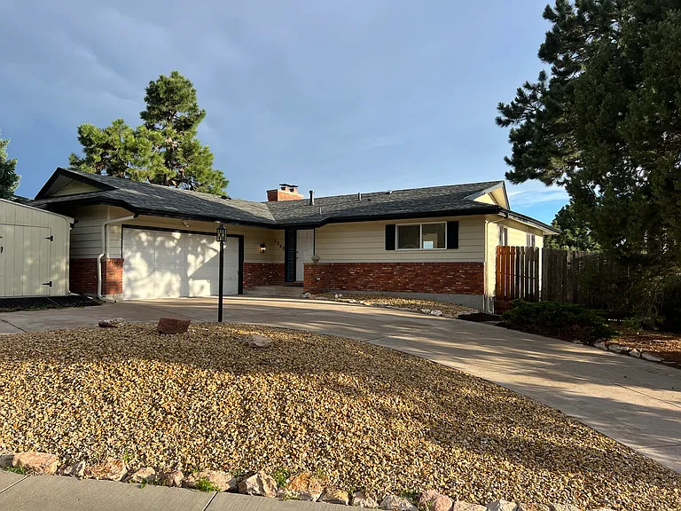 3245 Montebello Dr W — Photo 1