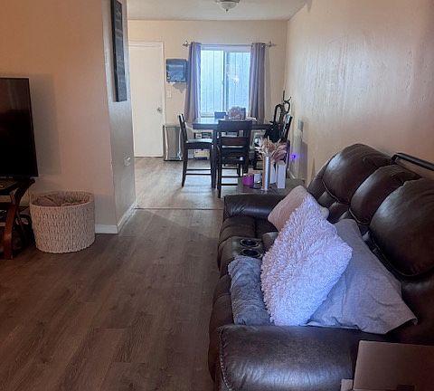 2nd image of 2088 El Prado Ave