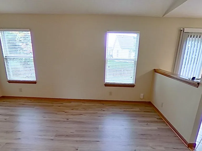 1526 Lionheart Ln — Photo 2