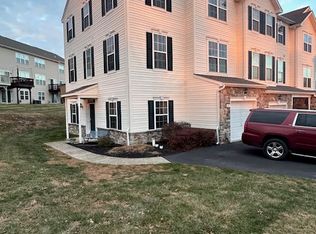 2211 Live Oak Ln, York, PA 17406