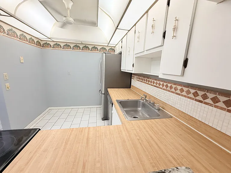4354 NW 9th Ave #14-3C — Photo 3