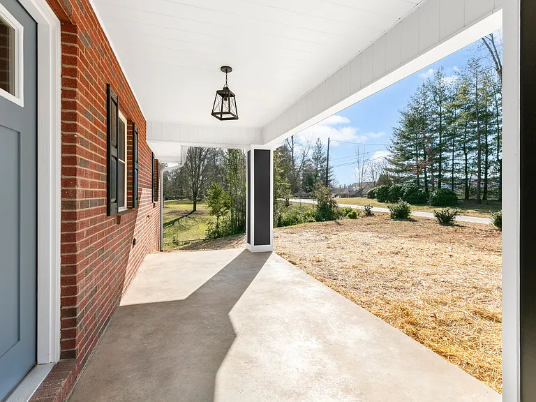 58 W Oakview Rd — Photo 4