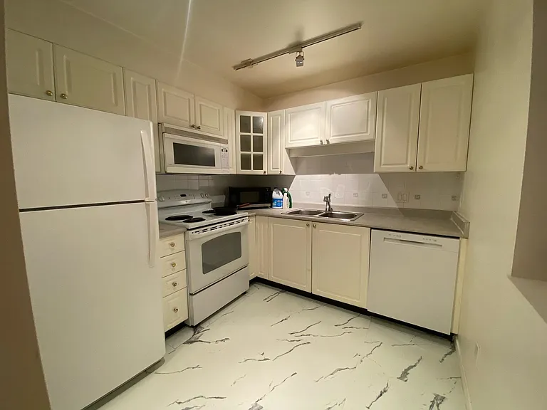 8100 Jones Rd #202 — Photo 3