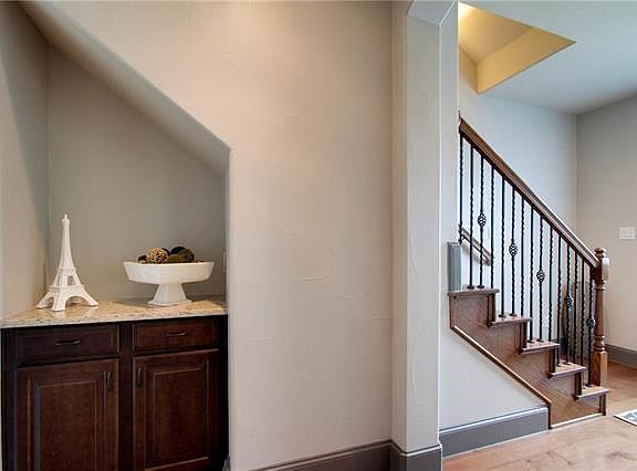 4th image of 6815 Plaza Via