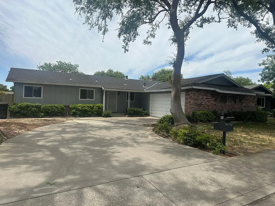 1229 Eastridge Dr