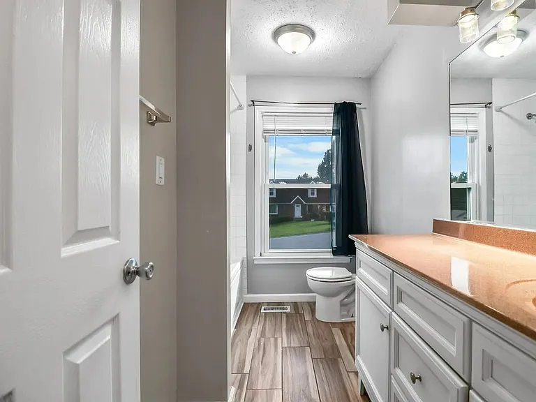 2301 Sherwood Hills Ct — Photo 18