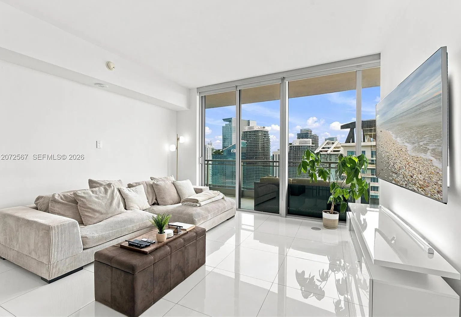 Mint Condo — Photo 1