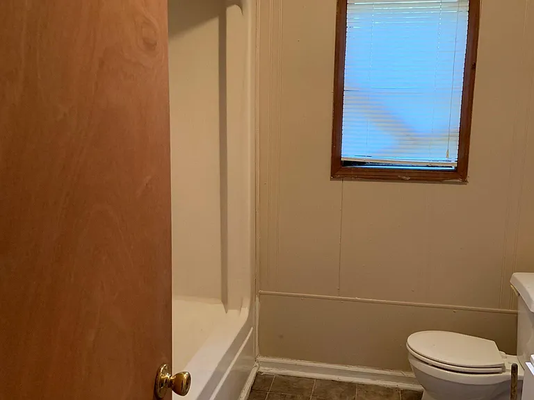 515 Lawrence St — Photo 9