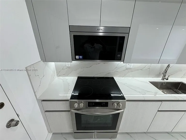 18031 Biscayne Blvd #502 — Photo 2