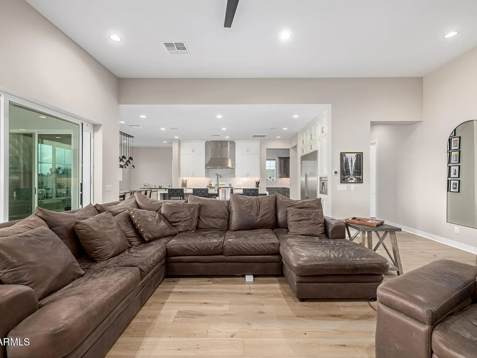 3 bed, 3.5 bath, 3636 sqft, $7,500 — Photo 3