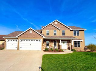1213 Nature Trail Dr, Neenah, WI 54956