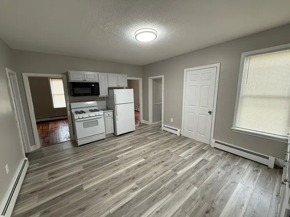 142 School St #1, Manchester, CT 06040