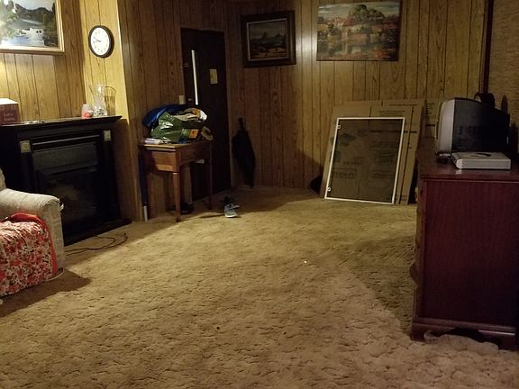 Livingroom toward FrontDr