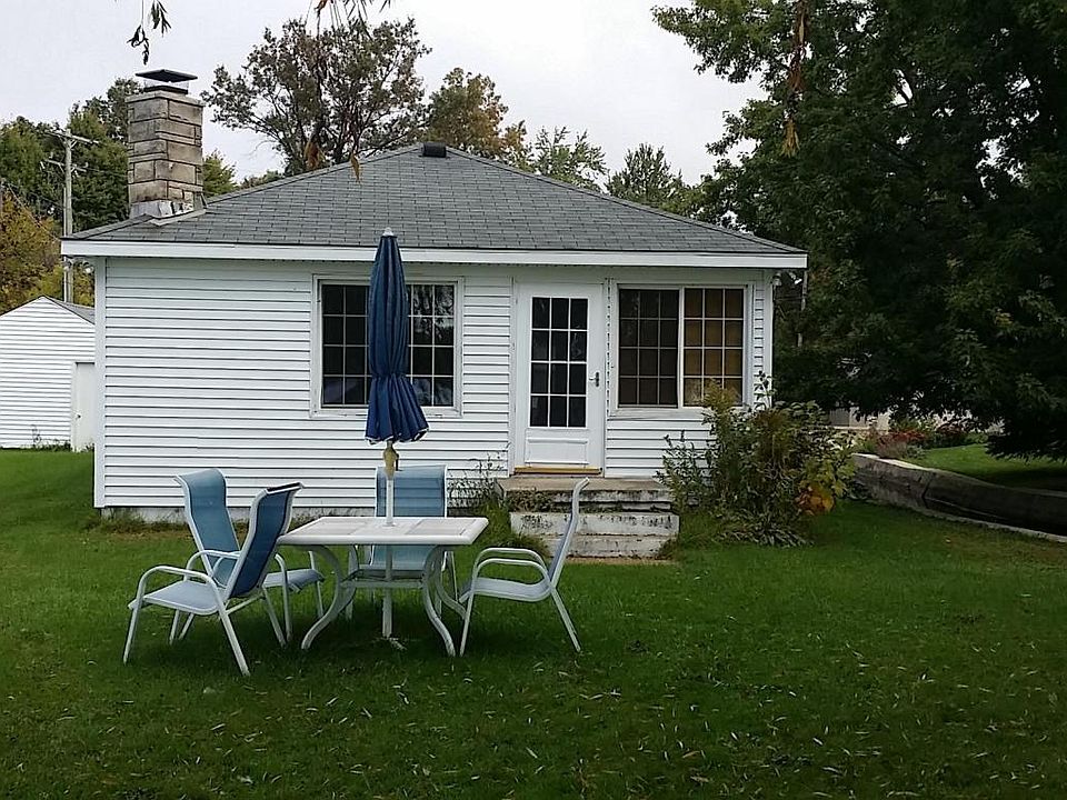 1st image of 25143 May St