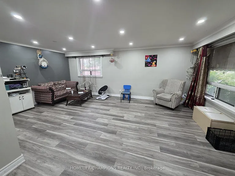 701 N Brimorton Dr NE — Photo 2