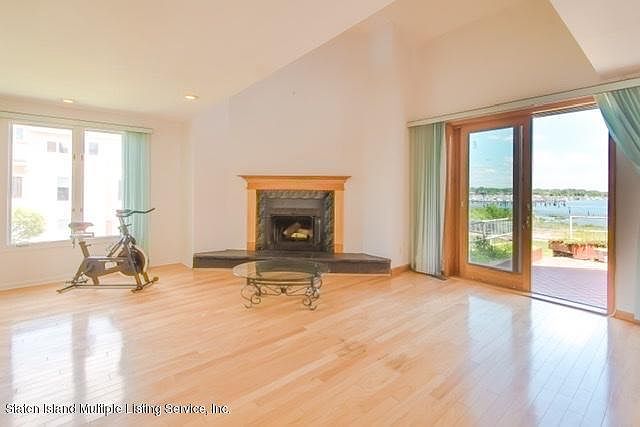 1st image of 67 Harbour Ct