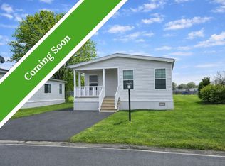 531 Applewood Dr, Lockport, NY