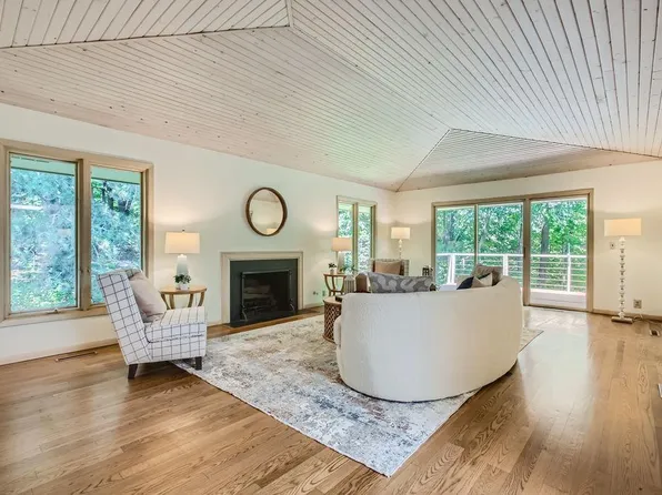 4860 Regents Walk, Shorewood, MN 55331