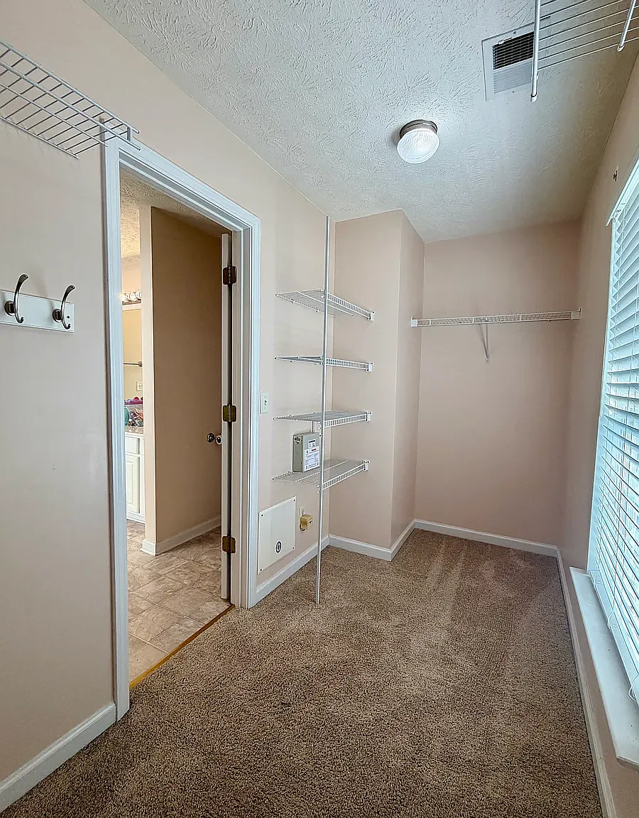 4 bed, 2074 sqft, $2,350 — Photo 2