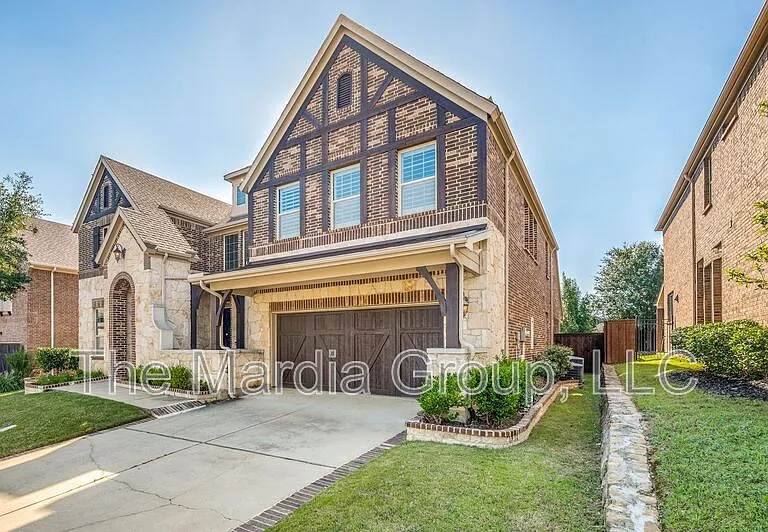 7340 Beranger Dr — Photo 2