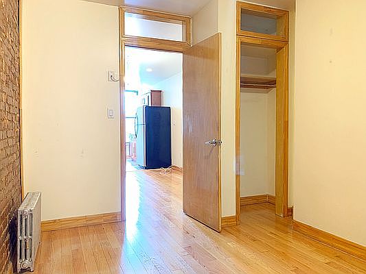 5th image of 353 Linden St APT 5