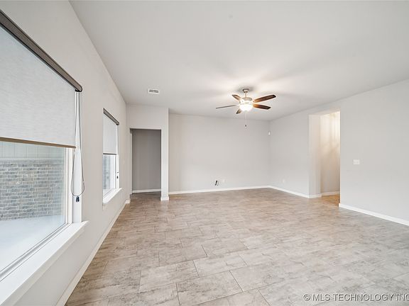 4th image of 9416 E 131st Pl S
