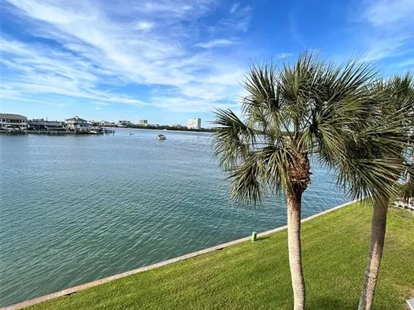 868 Bayway Blvd APT 304, Clearwater, FL 33767