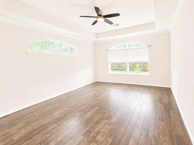 98 W Knightsbridge Dr — Photo 15