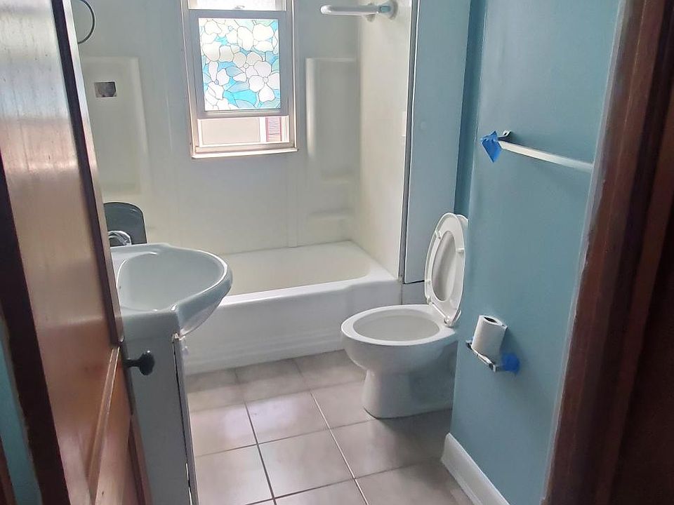 2nd image of 98 Stewart St #2A