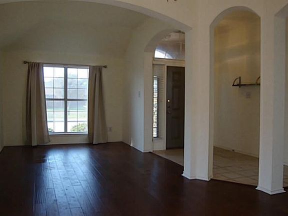 3rd image of 1431 Pine Bluff Dr