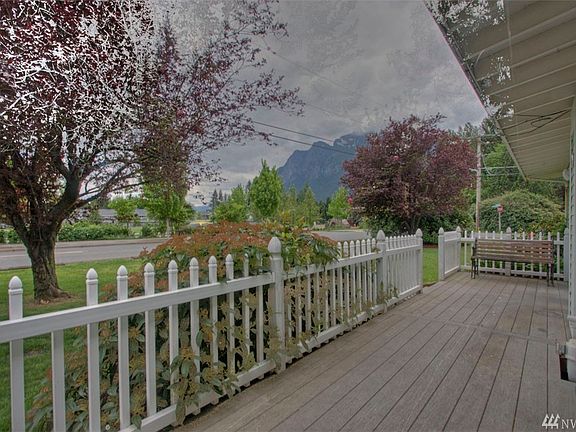 5th image of 431 SE Orchard Dr
