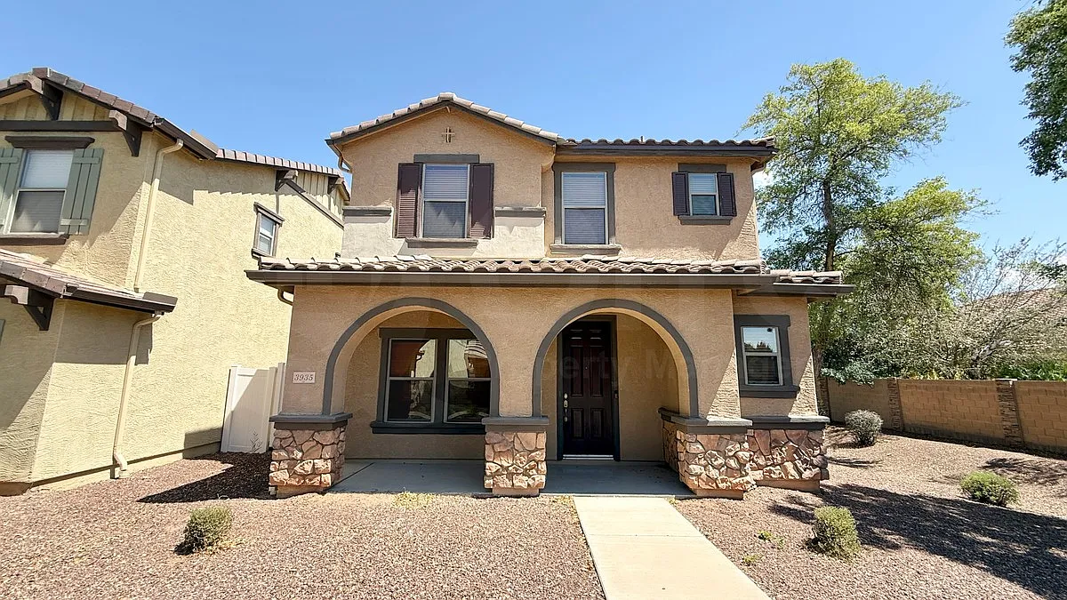 3 bed, 2.5 bath, 1816 sqft, $2,100 — Photo 2
