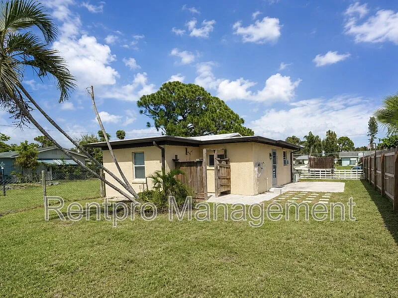 2 bed, 1.0 bath, 1296 sqft, $1,495 — Photo 4