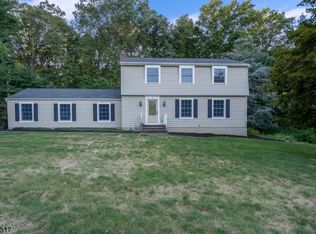 77 Norma Rd, Hampton, NJ 08827