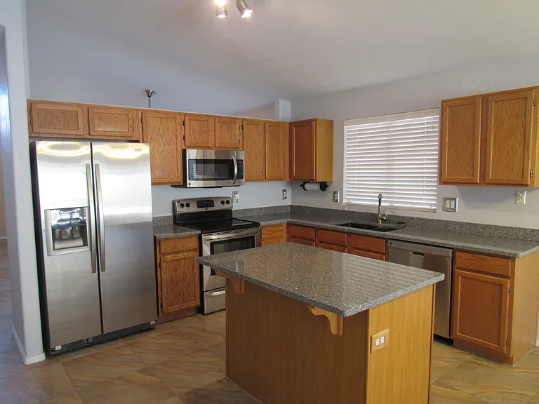 853 E Constitution Dr — Photo 6