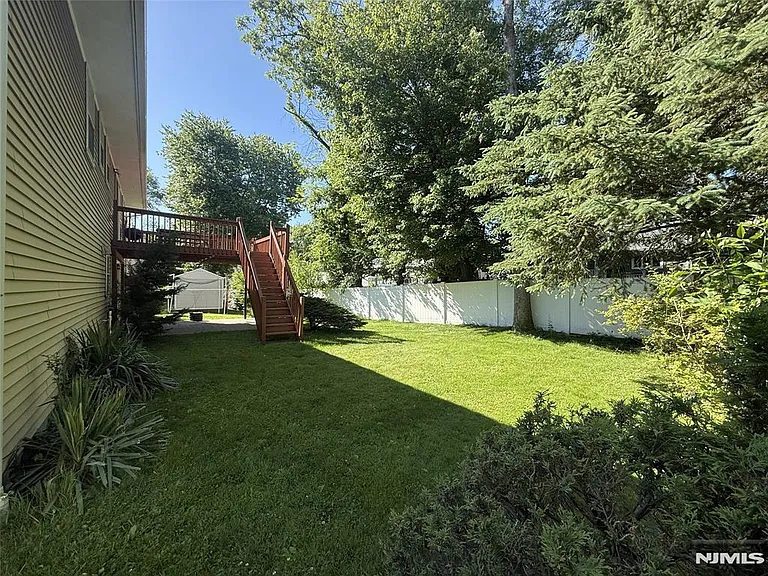 304 Loren Ct — Photo 23