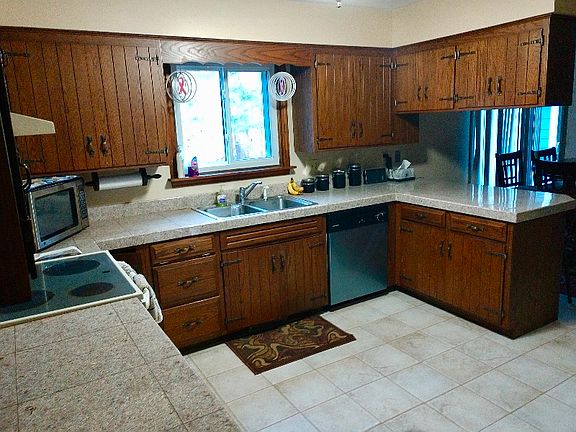 3rd image of 71 Cheryl Dr