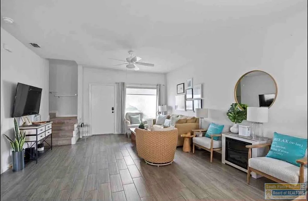3 bed, 2.5 bath, 1742 sqft, $2,950 — Photo 4