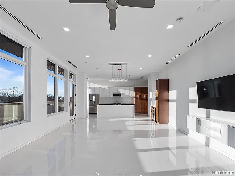 400 S Old Woodward Ave #315 — Photo 12