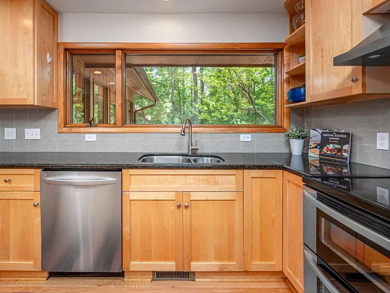 1020 Burning Tree Dr — Photo 14