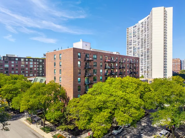 3900 N Pine Grove Ave APT 808, Chicago, IL 60613