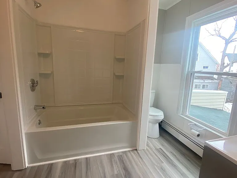142 N Mechanic St — Photo 33
