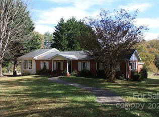 267 Morgan Rd, Hendersonville, NC 28739