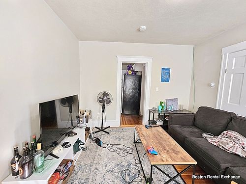 3rd image of 91 Frederick Ave Floor 1
